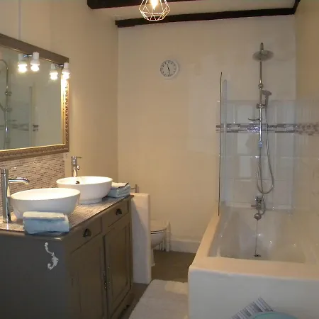 Et D'hotes Du Domaine Du Val Bruant 3*