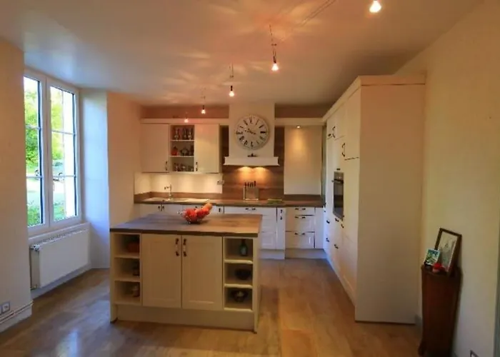 Konukevi Et D'hotes Du Domaine Du Val Bruant Arc-en-Barrois